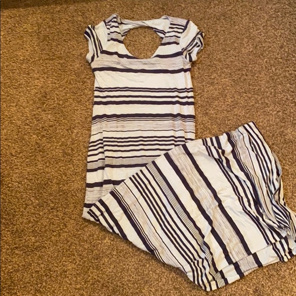 A Pea in the Pod Maternity Maxi Dress - Picture 3 of 3